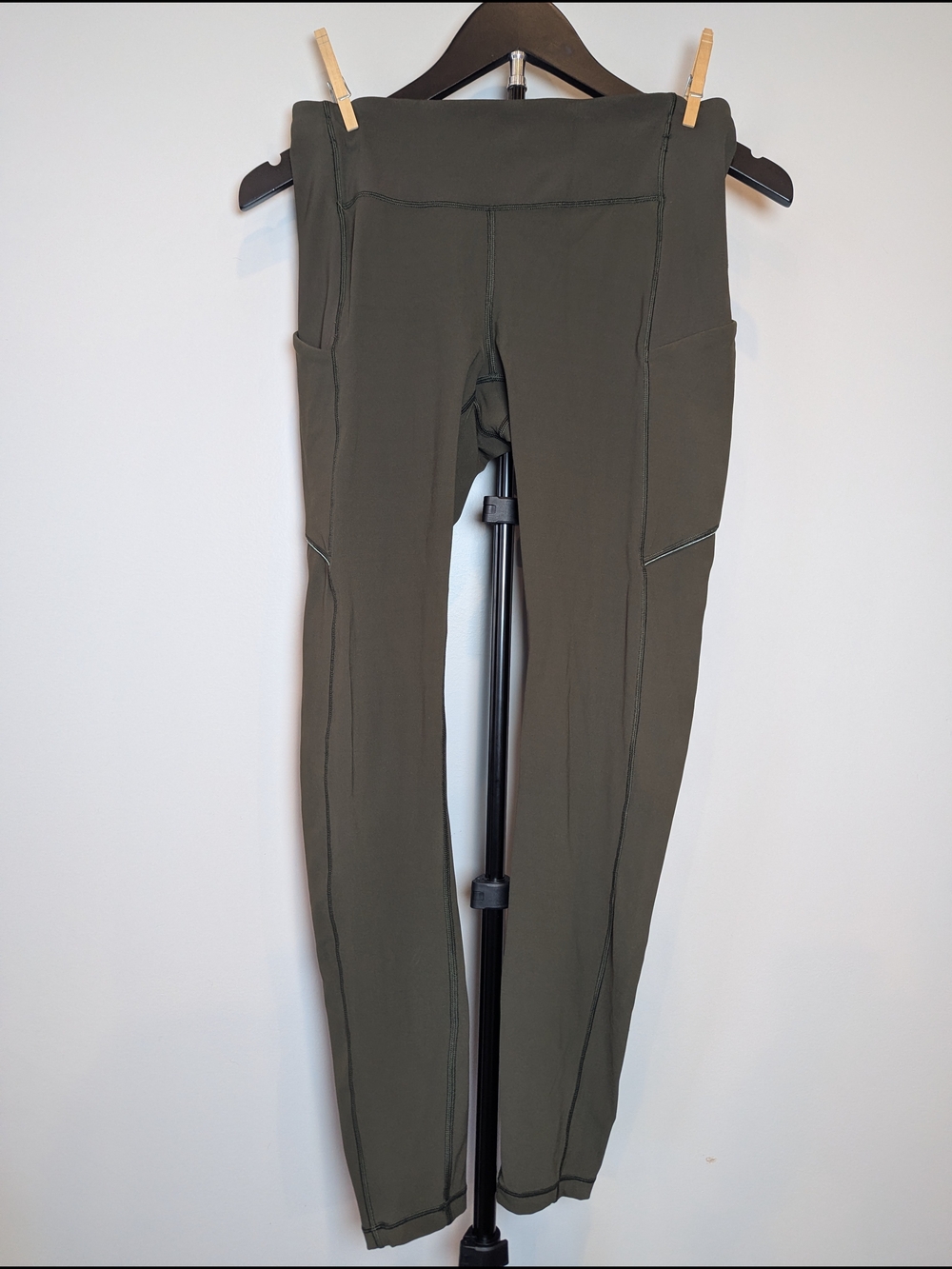 Lululemon Women's Size 6 Speed Up Tight Leggings Dark Olive Green Pockets